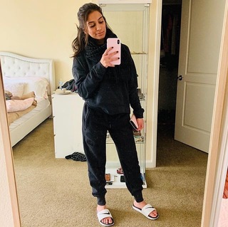 Simmi Singh feet photo 11