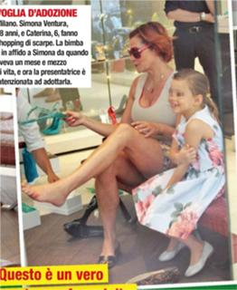 Simona Ventura feet photo thumbnail
