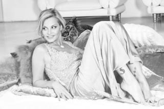 Simona Ventura feet photo thumbnail