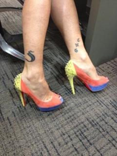 Simona Ventura feet photo thumbnail