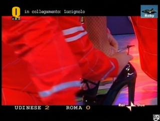 Simona Ventura feet photo thumbnail