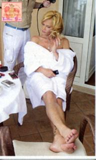 Simona Ventura feet photo thumbnail