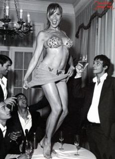 Simona Ventura feet photo thumbnail