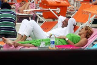 Simona Ventura feet photo thumbnail