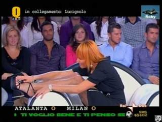 Simona Ventura feet photo thumbnail