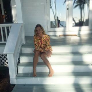 Simona Ventura feet photo thumbnail
