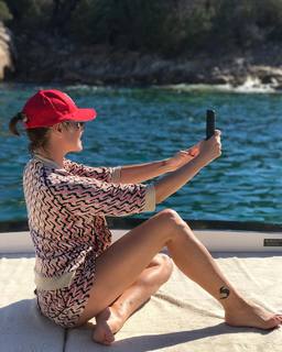 Simona Ventura feet photo thumbnail