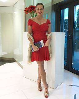 Simona Ventura feet photo thumbnail