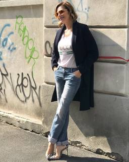 Simona Ventura feet photo thumbnail