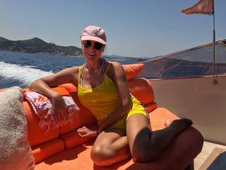 Simona Ventura feet photo thumbnail