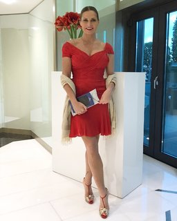 Simona Ventura feet photo thumbnail