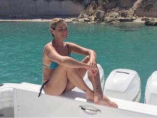 Simona Ventura feet photo thumbnail