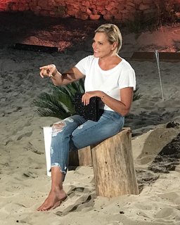 Simona Ventura feet photo thumbnail