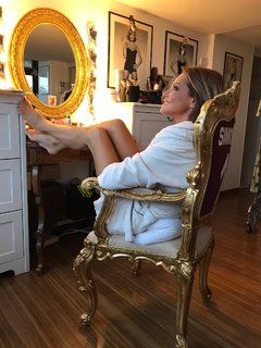 Simona Ventura feet photo thumbnail