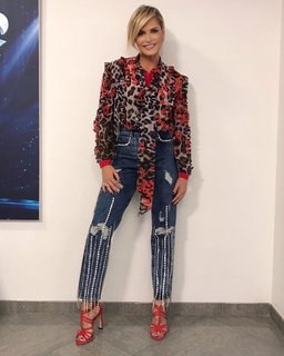 Simona Ventura feet photo thumbnail