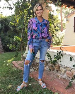 Simona Ventura feet photo thumbnail