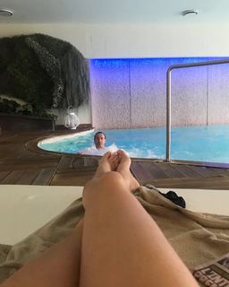 Simona Ventura feet photo thumbnail