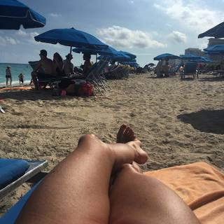 Simona Ventura feet photo thumbnail