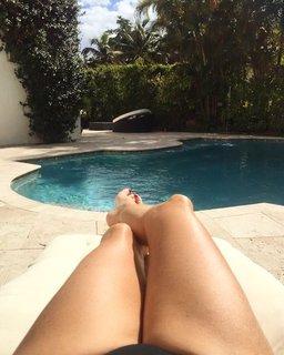 Simona Ventura feet photo thumbnail