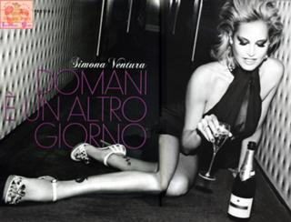 Simona Ventura feet photo thumbnail