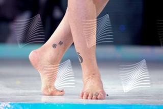 Simona Ventura feet photo thumbnail