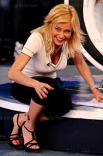 Simona Ventura feet photo thumbnail