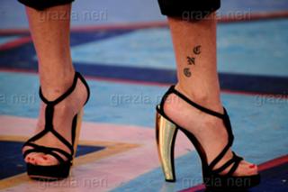 Simona Ventura feet photo thumbnail