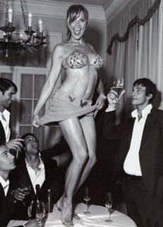 Simona Ventura feet photo thumbnail
