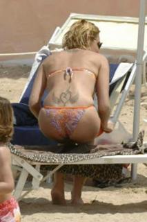 Simona Ventura feet photo thumbnail