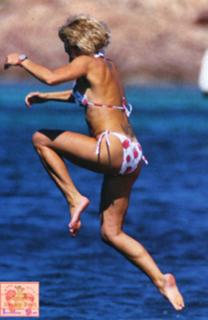 Simona Ventura feet photo thumbnail