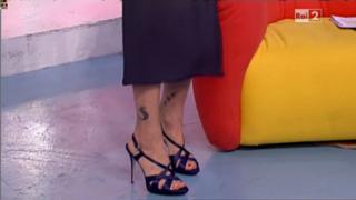 Simona Ventura feet photo thumbnail
