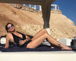 Simona Ventura feet photo thumbnail