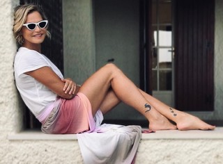 Simona Ventura feet photo thumbnail