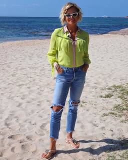 Simona Ventura feet photo thumbnail