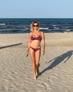 Simona Ventura feet photo thumbnail
