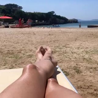 Simona Ventura feet photo thumbnail