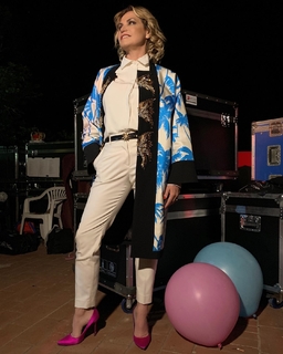 Simona Ventura feet photo thumbnail