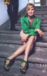 Simona Ventura feet photo thumbnail