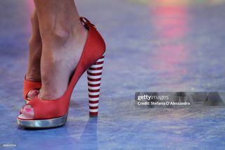 Simona Ventura feet photo thumbnail