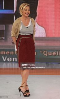 Simona Ventura feet photo thumbnail