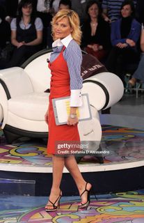 Simona Ventura feet photo thumbnail