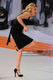 Simona Ventura feet photo thumbnail