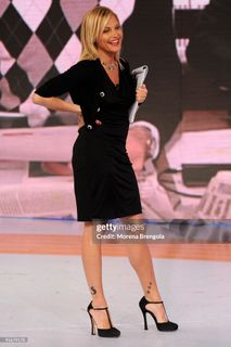 Simona Ventura feet photo thumbnail