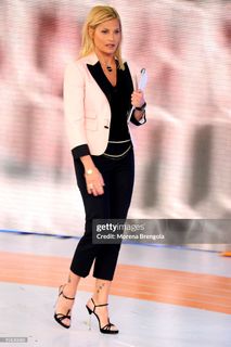 Simona Ventura feet photo thumbnail