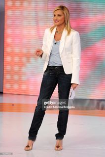 Simona Ventura feet photo thumbnail