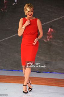 Simona Ventura feet photo thumbnail