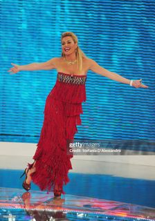 Simona Ventura feet photo thumbnail