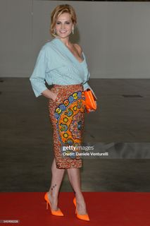 Simona Ventura feet photo thumbnail