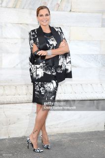 Simona Ventura feet photo thumbnail