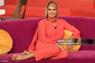 Simona Ventura feet photo thumbnail